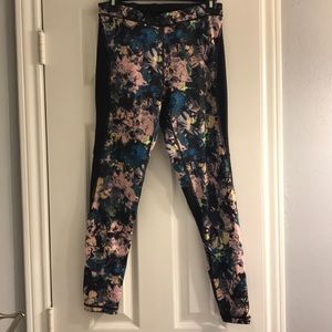 VSX Victoria’s Secret sport leggings floral sz M